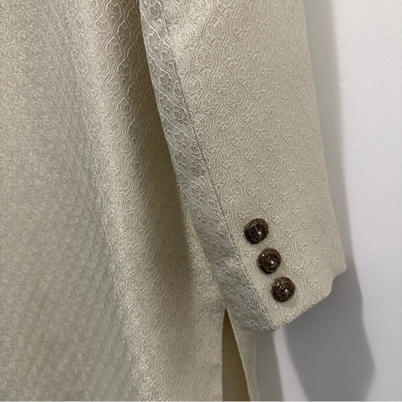 Elegant Cream Sherwani - Picture 10 of 12